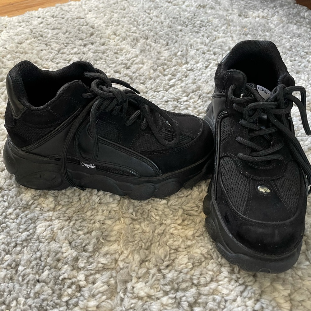 Buffalo Platform Black Sneakers-amazing condition SIZE 6 WOMENS